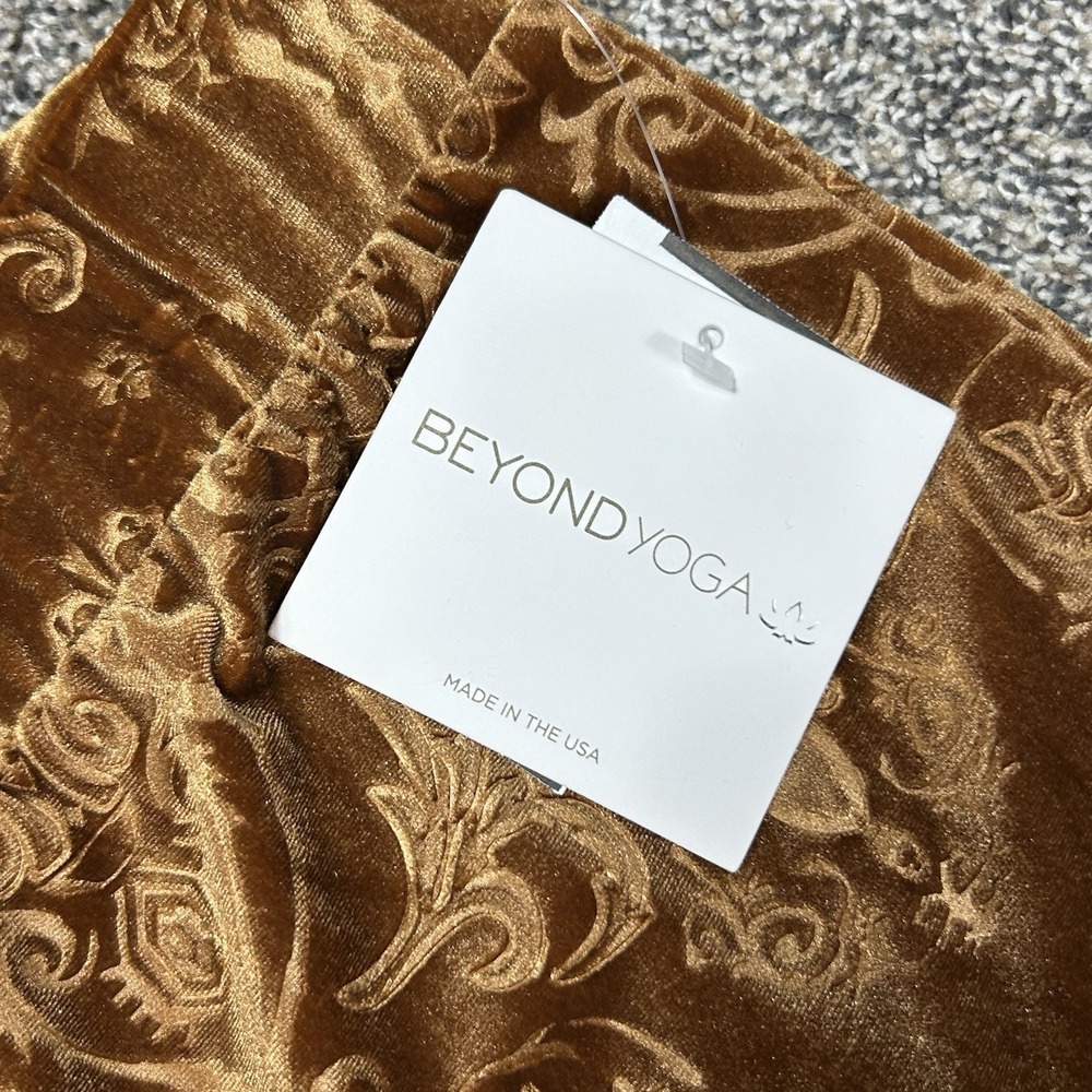 NEW Beyond Yoga Best Dressed Pant Bronze Womens XL Velvet Wide Leg Paisley Print - Picture 3 of 11